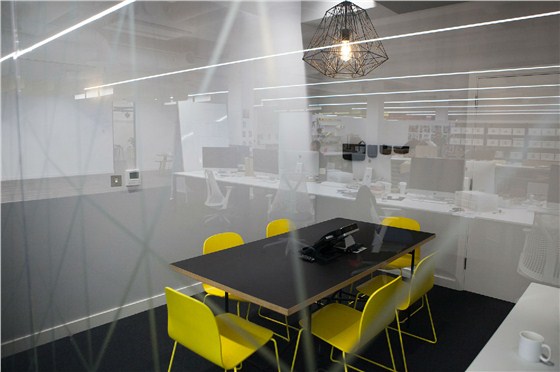 办公室内如何用办公家具来营造“现代感”4