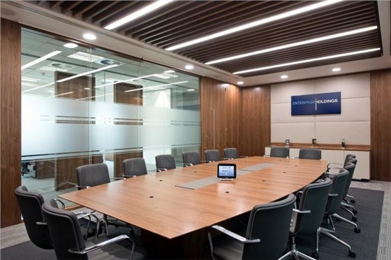  大型的会议室会议桌要用到橡木的材质为最佳2
