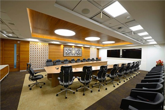  大型的会议室会议桌要用到橡木的材质为最佳1332